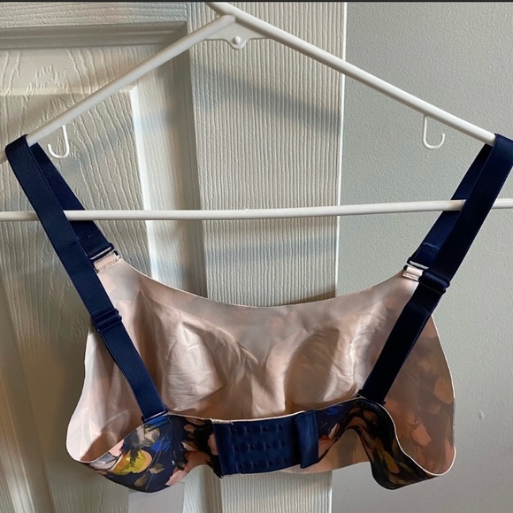 *Winter floral * sold out pattern of Knix Evolution bra. Reversible. Size 8 - Picture 6 of 13